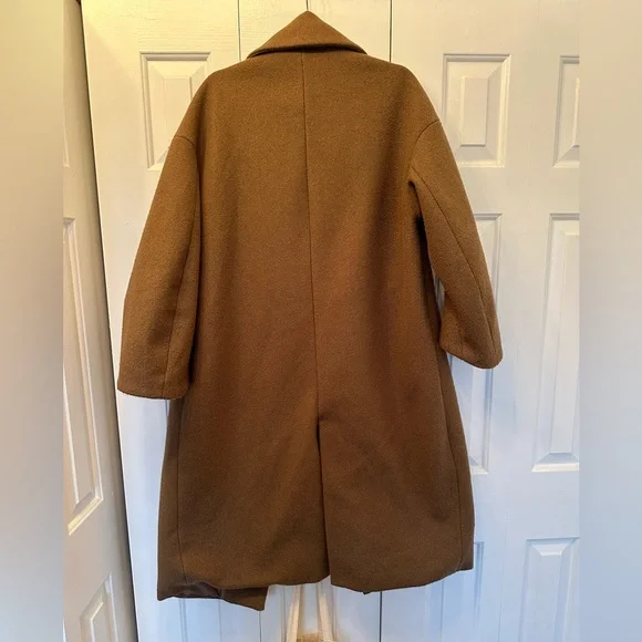 Oversized Coat - Picture 3 of 4